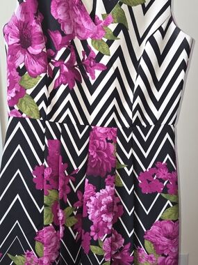 Shelby & Palmer White and Magenta Floral Top